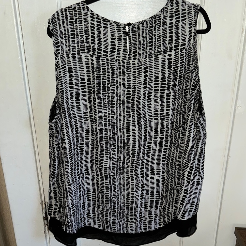 Violet & Claire Keyhole Lined Layered Tunic Blouse Size 3X - Picture 5 of 7